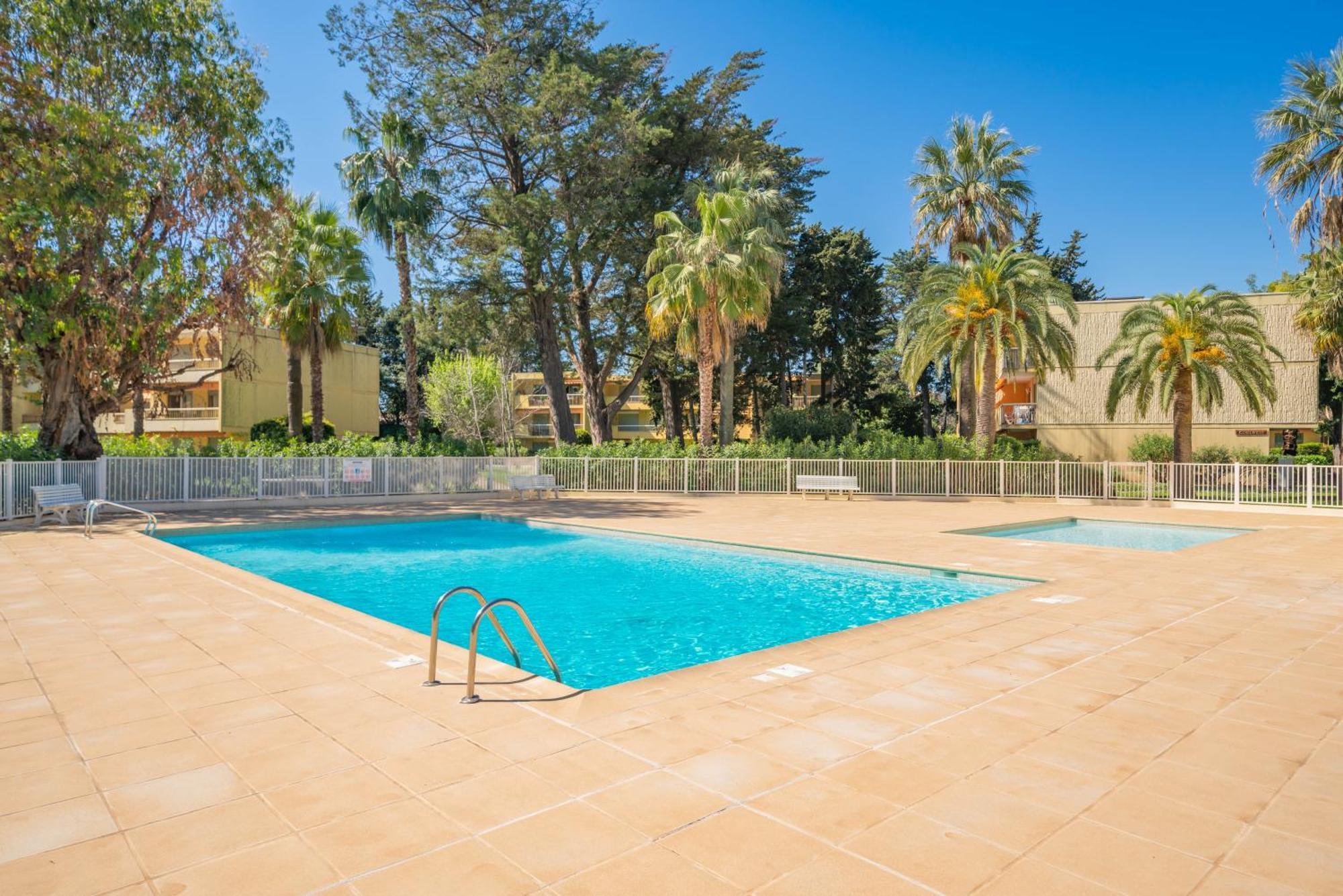 Spacious Apartment At A 5 Min Walk From The Beach Antibes Exteriör bild