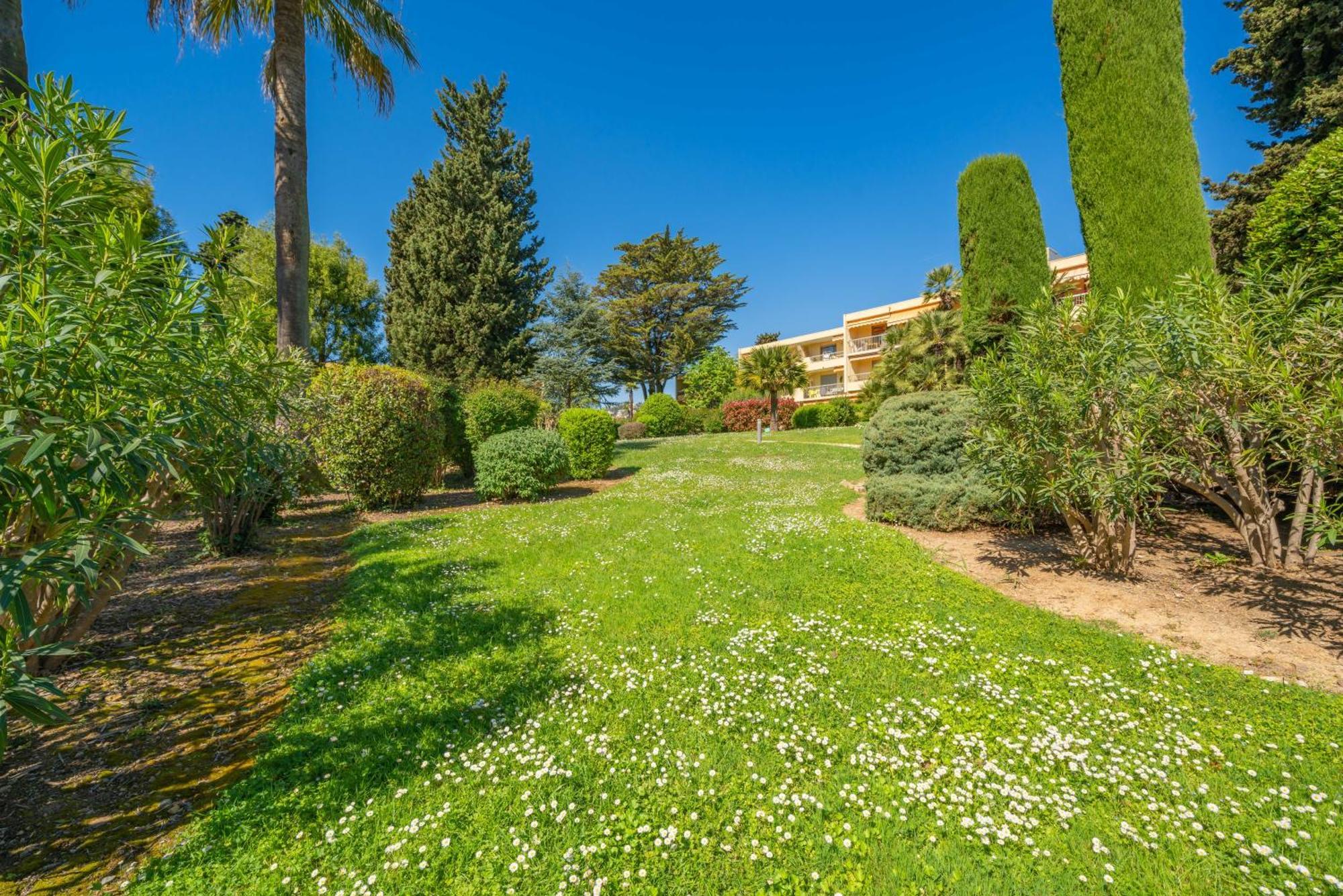Spacious Apartment At A 5 Min Walk From The Beach Antibes Exteriör bild